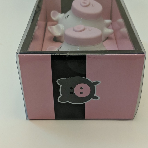 New Piggy Porcelain Salt & Pepper Shakers - Picture 6 of 6